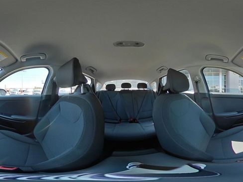 Used 2025 Kia K4 LXS image 42