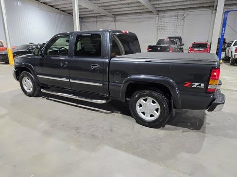 Used 2005 GMC Sierra 1500 SLE w/ Off-Road Package image 8