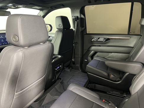 Used 2025 Chevrolet Suburban LT w/ Comfort Package image 21
