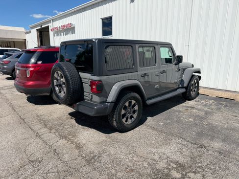 Used 2020 Jeep Wrangler Unlimited Sahara w/ Dual Top Group AWD/4WD image 10