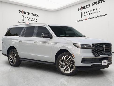 New 2026 Lincoln Navigator L Premier AWD/4WD image 1