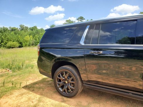 Used 2021 Chevrolet Suburban High Country w/ Premium Package AWD/4WD image 36