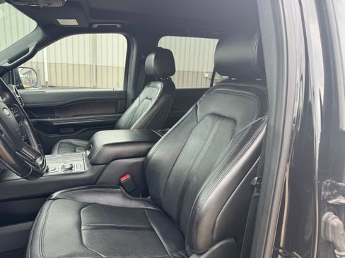 Used 2019 Ford Expedition Limited w/ Equipment Group 302A AWD/4WD image 18