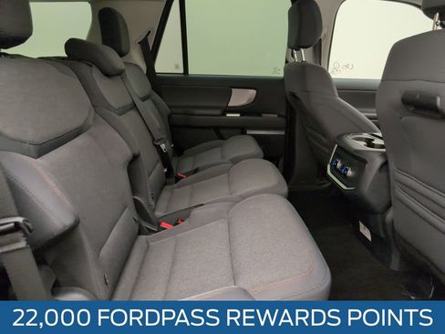 Used 2025 Ford Expedition Active image 19