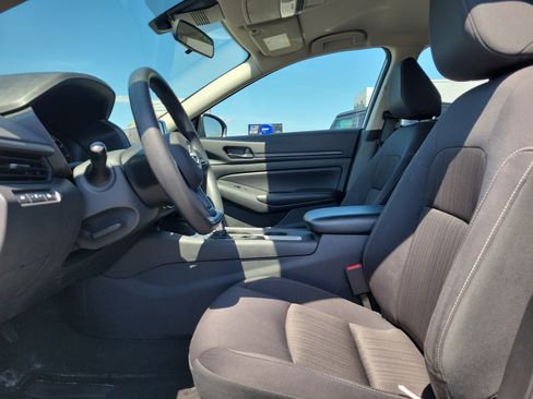 Used 2024 Nissan Altima 2.5 S FWD image 14