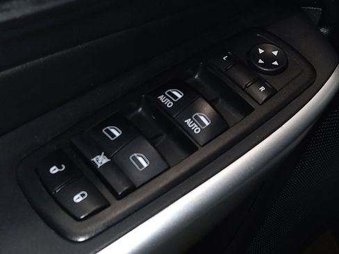 Used 2018 Jeep Cherokee Latitude Plus image 27