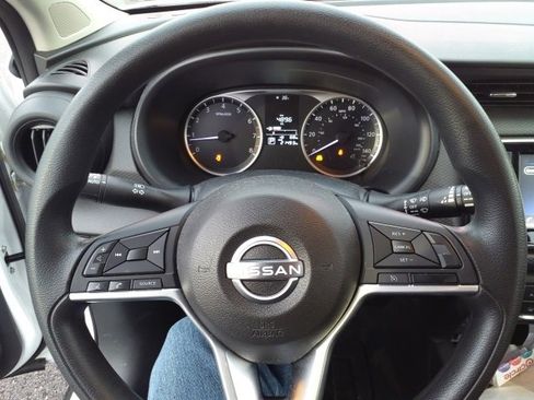 Used 2022 Nissan Kicks S image 22