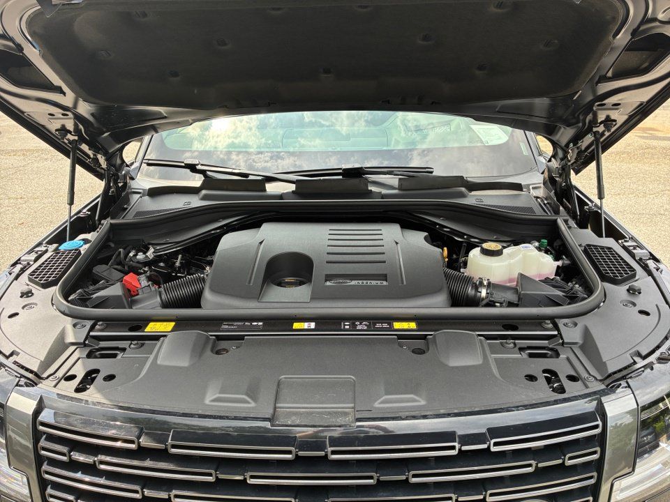 New 2026 Land Rover Range Rover SE AWD/4WD image 16