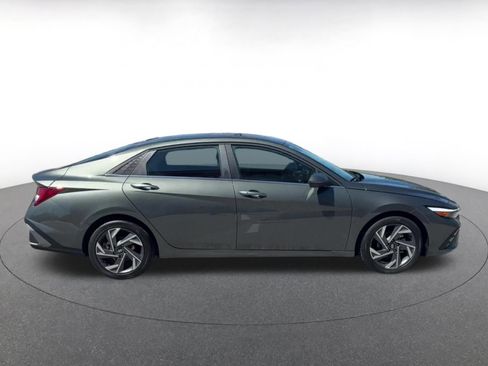 Used 2025 Hyundai Elantra SEL image 16