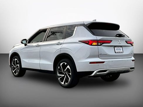 Used 2023 Mitsubishi Outlander SE AWD/4WD image 4