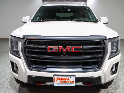 Used 2024 GMC Yukon AT4 w/ Technology Package AWD/4WD image 4