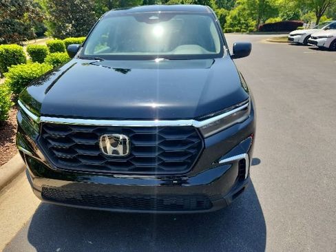 Used 2023 Honda Pilot LX image 7