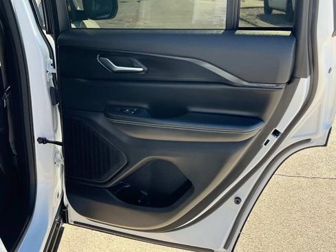 Used 2024 Jeep Grand Cherokee Laredo w/ MOPAR Finishing Package image 9