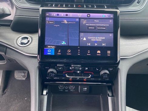 Used 2024 Jeep Grand Cherokee Limited w/ Luxury Tech Group II image 7