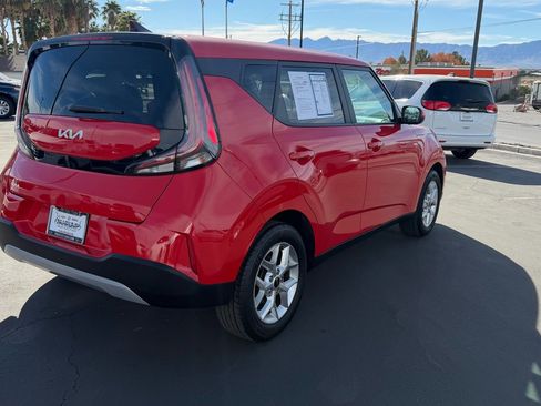 Used 2023 Kia Soul LX w/ LX Technology Package image 3