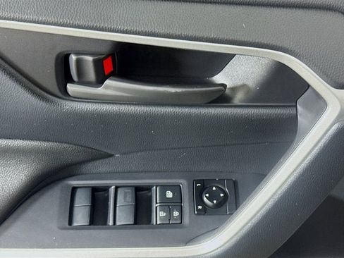 Used 2019 Toyota RAV4 LE image 14