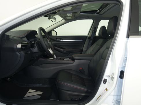 New 2025 Nissan Altima 2.5 SR w/ SR Premium Package image 4