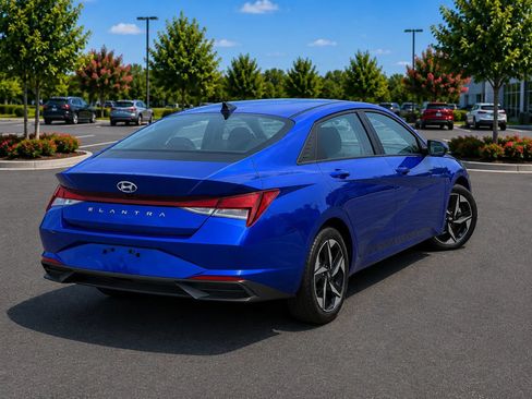 Used 2023 Hyundai Elantra SEL w/ Convenience Package FWD image 5