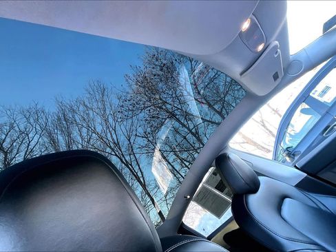 Used 2021 Tesla Model Y Long Range image 13