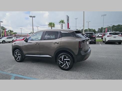 Used 2025 Nissan Kicks SV FWD image 29