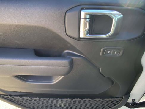 New 2026 Jeep Gladiator Sport image 17