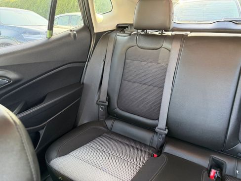 Used 2025 Chevrolet Trax LT image 37