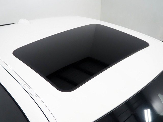Used 2025 BMW M340i w/ Premium Package RWD image 3