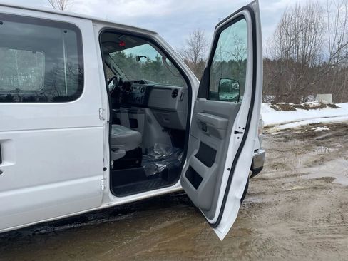 Used 2014 Ford E-150 and Econoline 150 w/ Power Group image 18