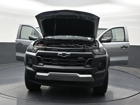 Used 2025 Chevrolet Colorado Trail Boss AWD/4WD image 37
