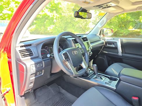 Used 2022 Toyota 4Runner SR5 Premium w/ Moonroof Package AWD/4WD image 22