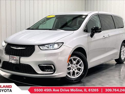 Used 2024 Chrysler Pacifica Touring-L FWD image 1