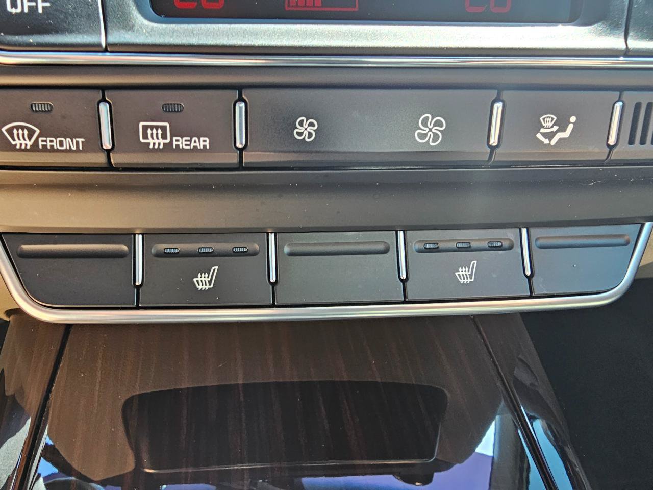 Used 2020 Kia Sorento EX FWD image 40