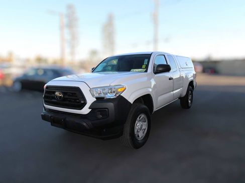 Used 2020 Toyota Tacoma SR image 12