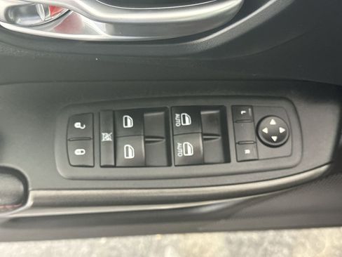 Used 2020 Jeep Cherokee Trailhawk w/ Cold Weather Group AWD/4WD image 17