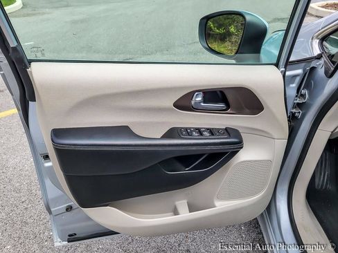 Used 2023 Chrysler Voyager LX FWD image 26