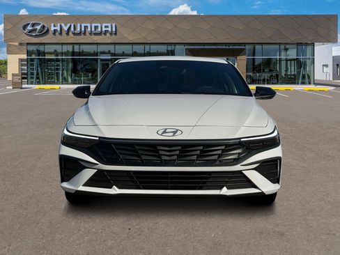 New 2025 Hyundai Elantra SEL image 12