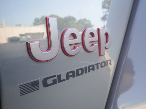 Used 2023 Jeep Gladiator Rubicon w/ LED Lighting Group AWD/4WD image 34