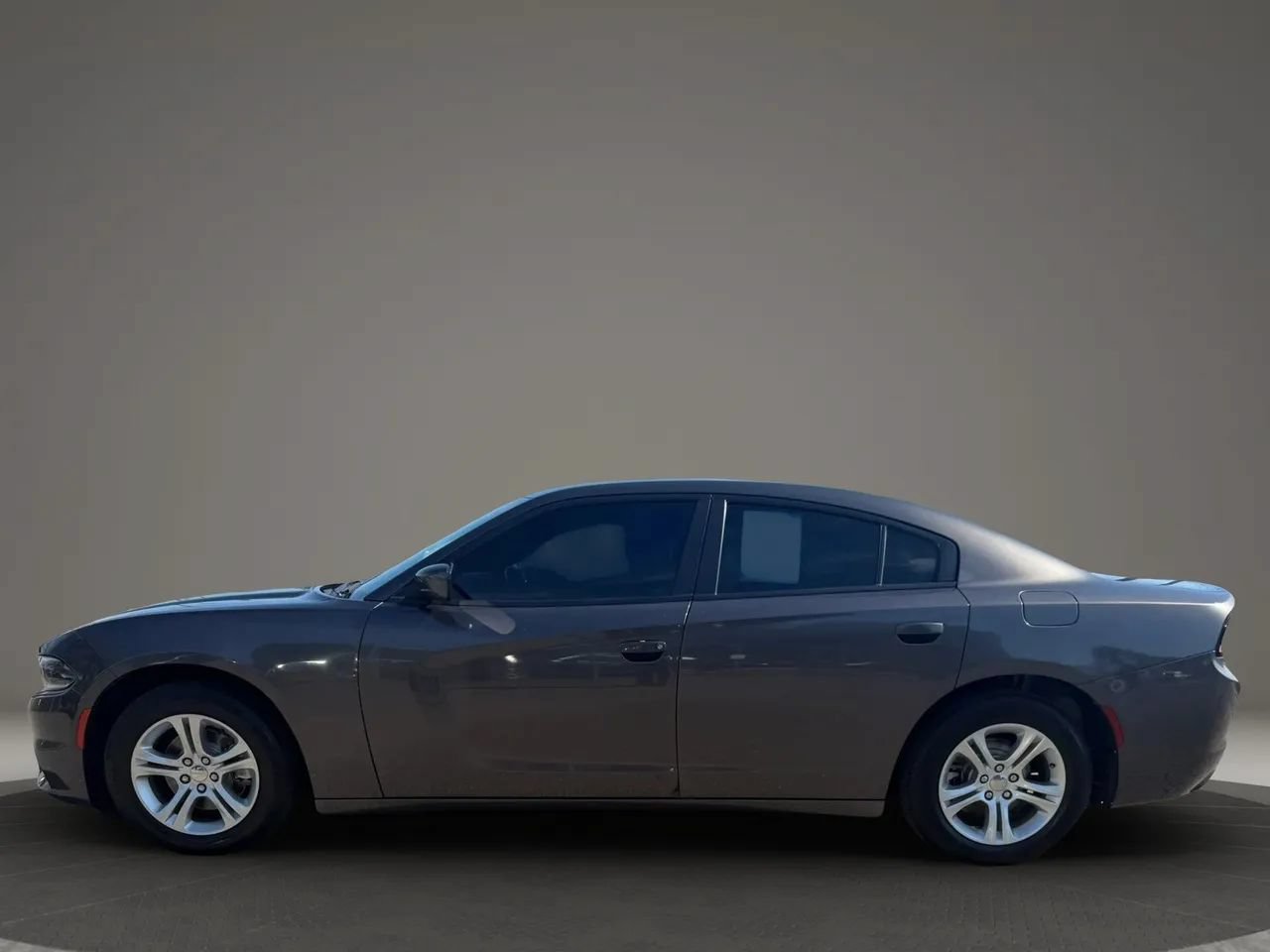 Used 2021 Dodge Charger SXT w/ Leather Interior Group RWD image 8