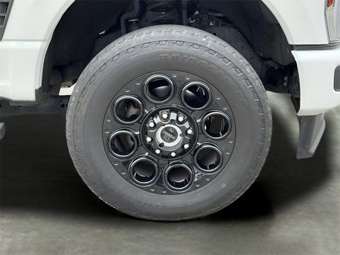 Certified 2024 Ford F250 Lariat w/ Black Appearance Package image 16