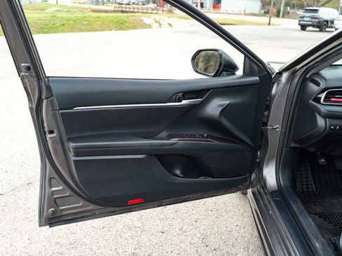 Used 2023 Toyota Camry SE w/ Convenience Package image 11