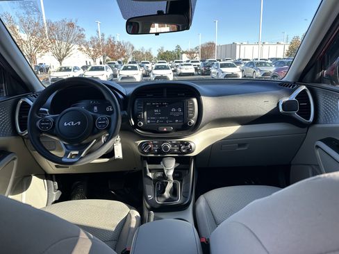 Used 2023 Kia Soul LX w/ LX Technology Package image 28