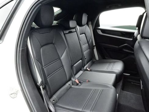 Certified 2025 Porsche Cayenne S AWD/4WD image 17