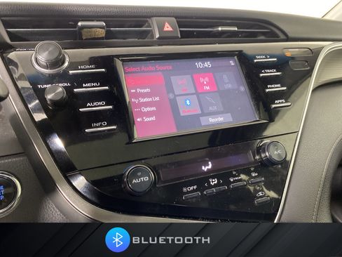 Used 2018 Toyota Camry SE w/ Moonroof Package FWD image 4