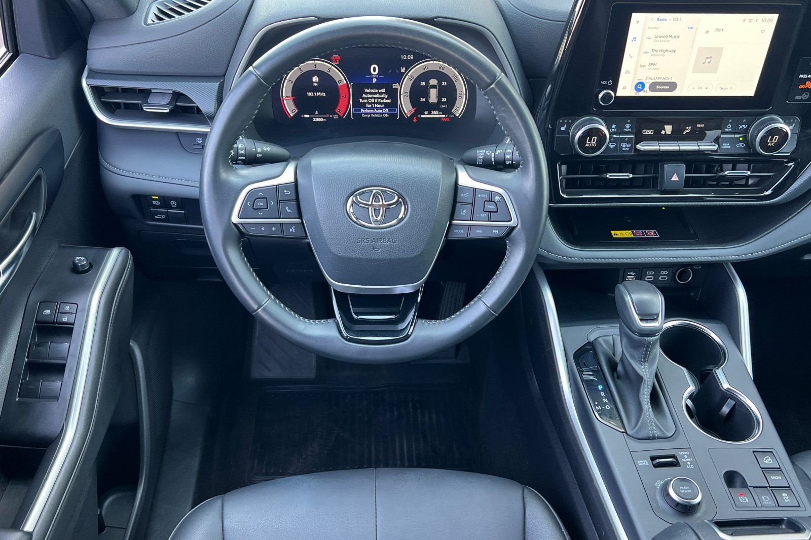 Used 2025 Toyota Highlander XSE AWD/4WD image 14