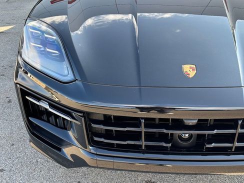 New 2026 Porsche Cayenne GTS AWD/4WD image 18