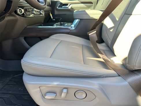 Used 2025 GMC Sierra 2500 SLT w/ SLT Premium Package image 10