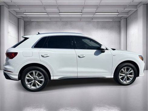 Used 2022 Audi Q3 2.0T Premium w/ Convenience Package AWD/4WD image 2