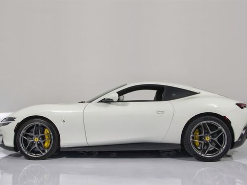 Used 2021 Ferrari Roma RWD image 5