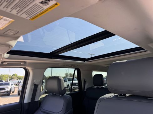 New 2025 Ford Expedition Active image 21