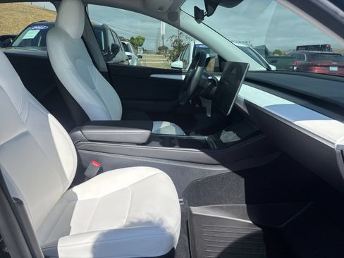Used 2023 Tesla Model Y Long Range AWD/4WD image 16